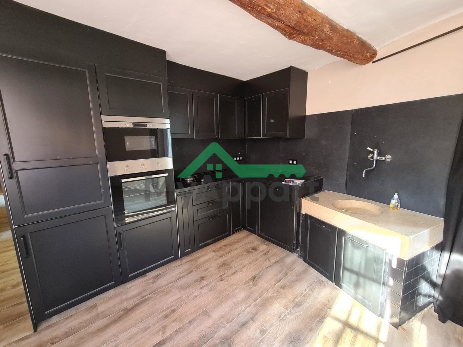 A louer Grand T2 44M2 centre Ollioules