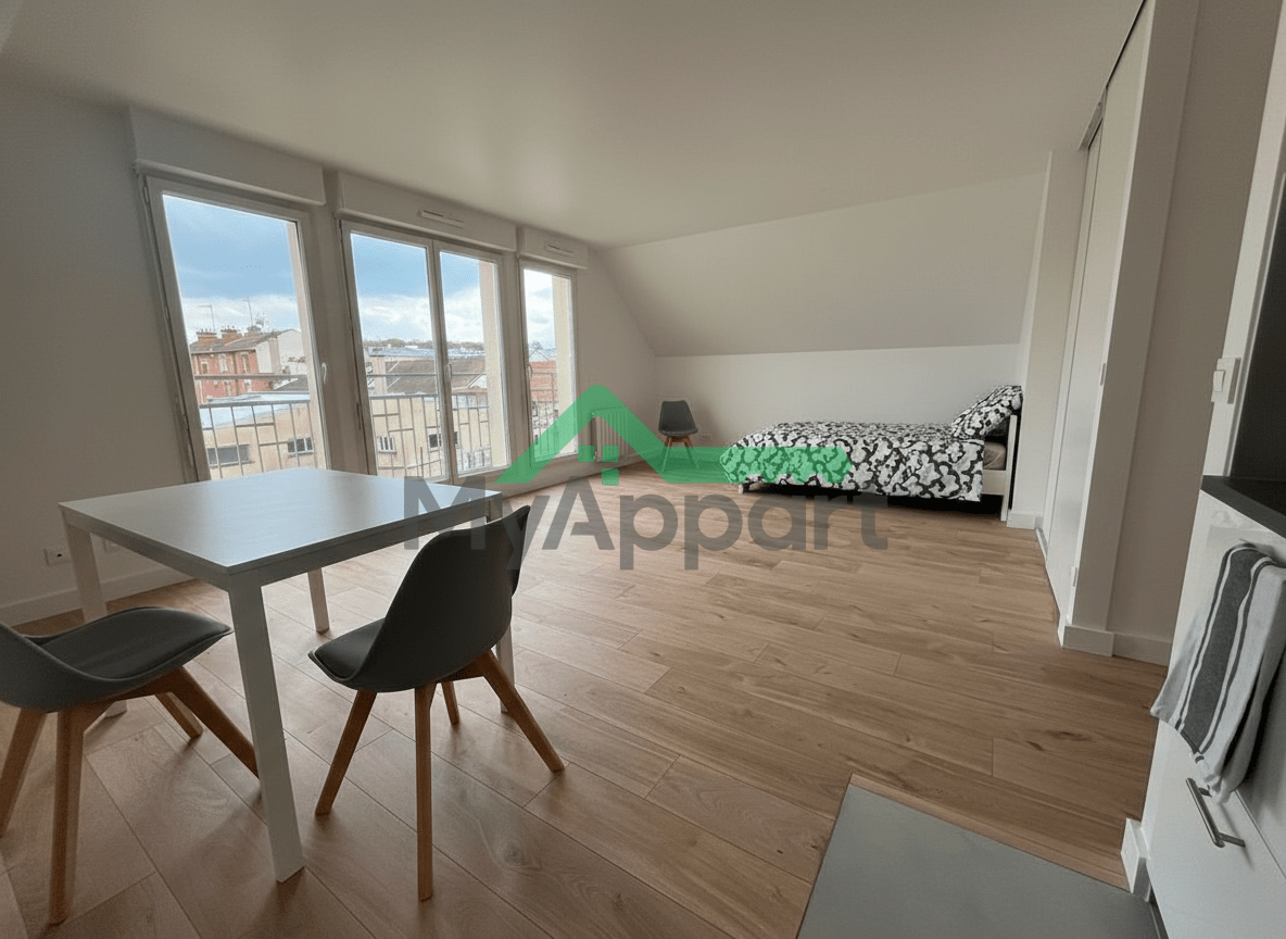 Studio meublé lumineux refait à neuf - 4ième étage - vue dégagée