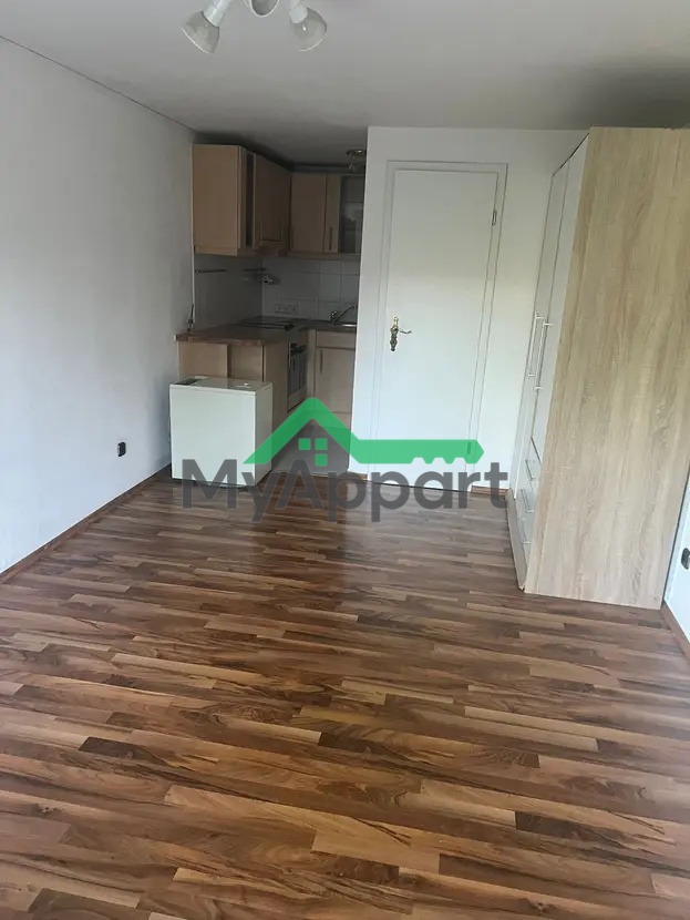 Studio rénové et meublé – 21 m² – Rue des Martyrs, 75009 Paris — photo 1