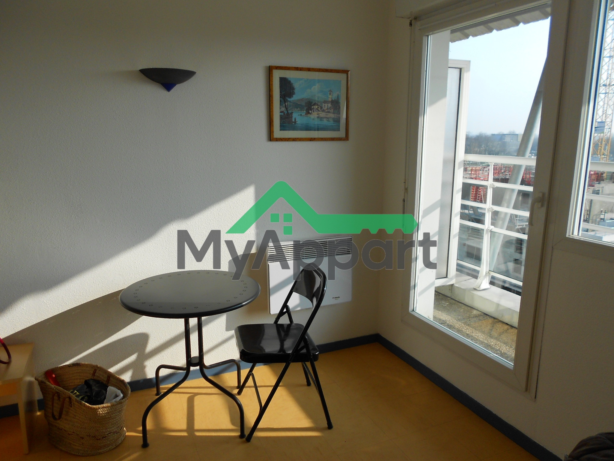 Studio meublé, balcon, parking sécurisé