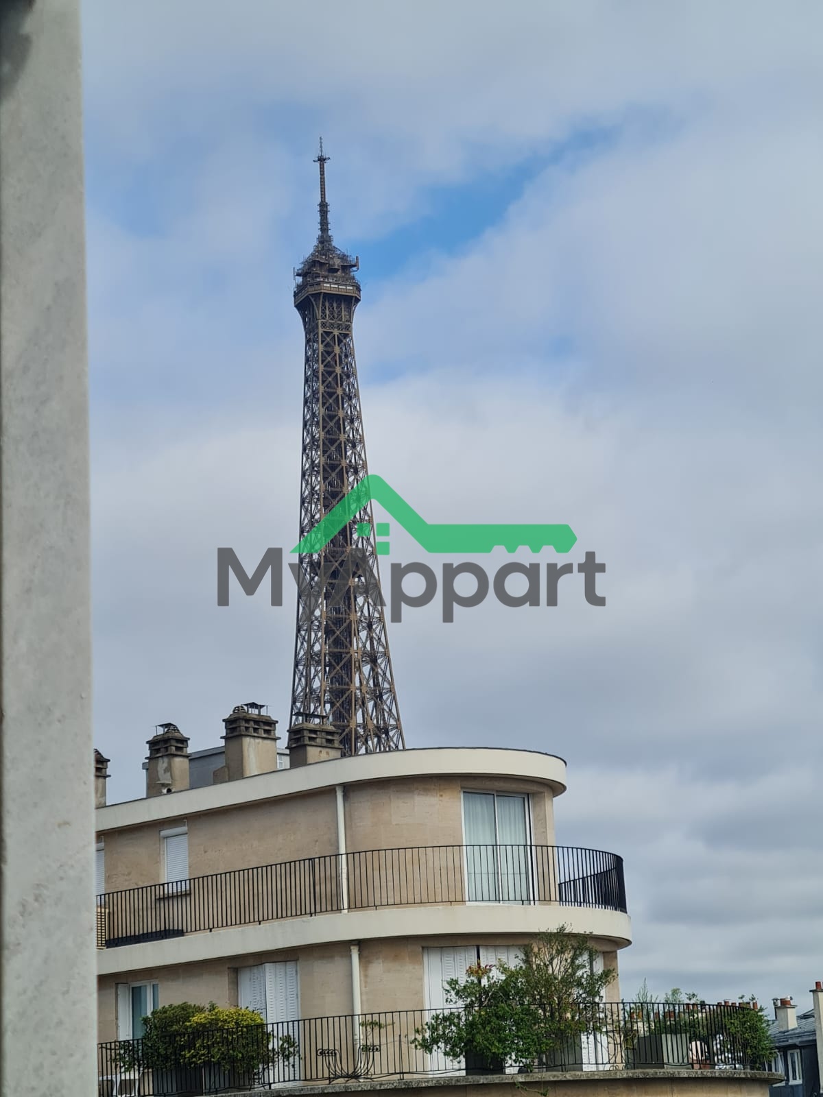 Lumineux 4-5 pièces 129m² refait et meublé avec vue sur la Tour Eiffel Paris 15e