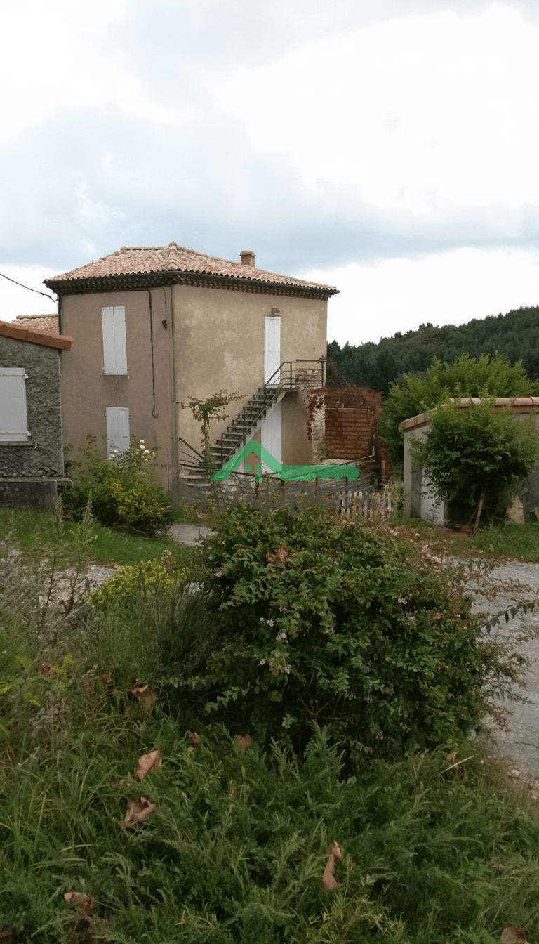 Petite maison dans hameau