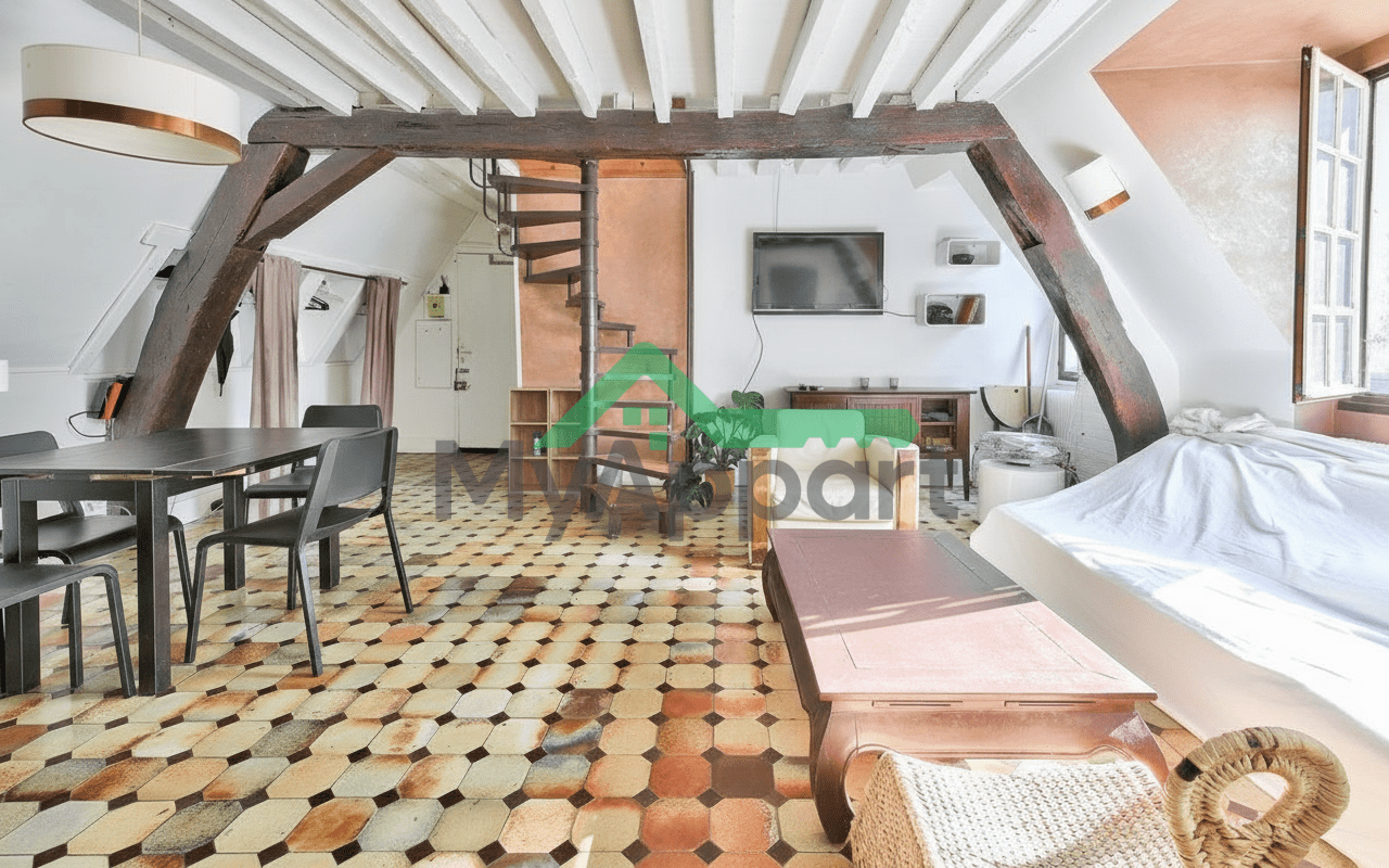 Duplex Rue des Rosiers dans le marais