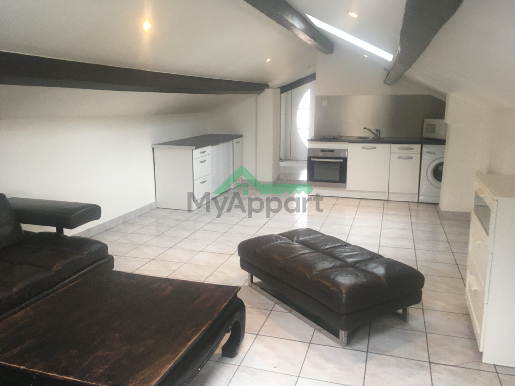 Joli T1 Meublé de 30 m², idéal pour étudiant ou professionnel. secteur Vénissieux Parilly. — photo 1