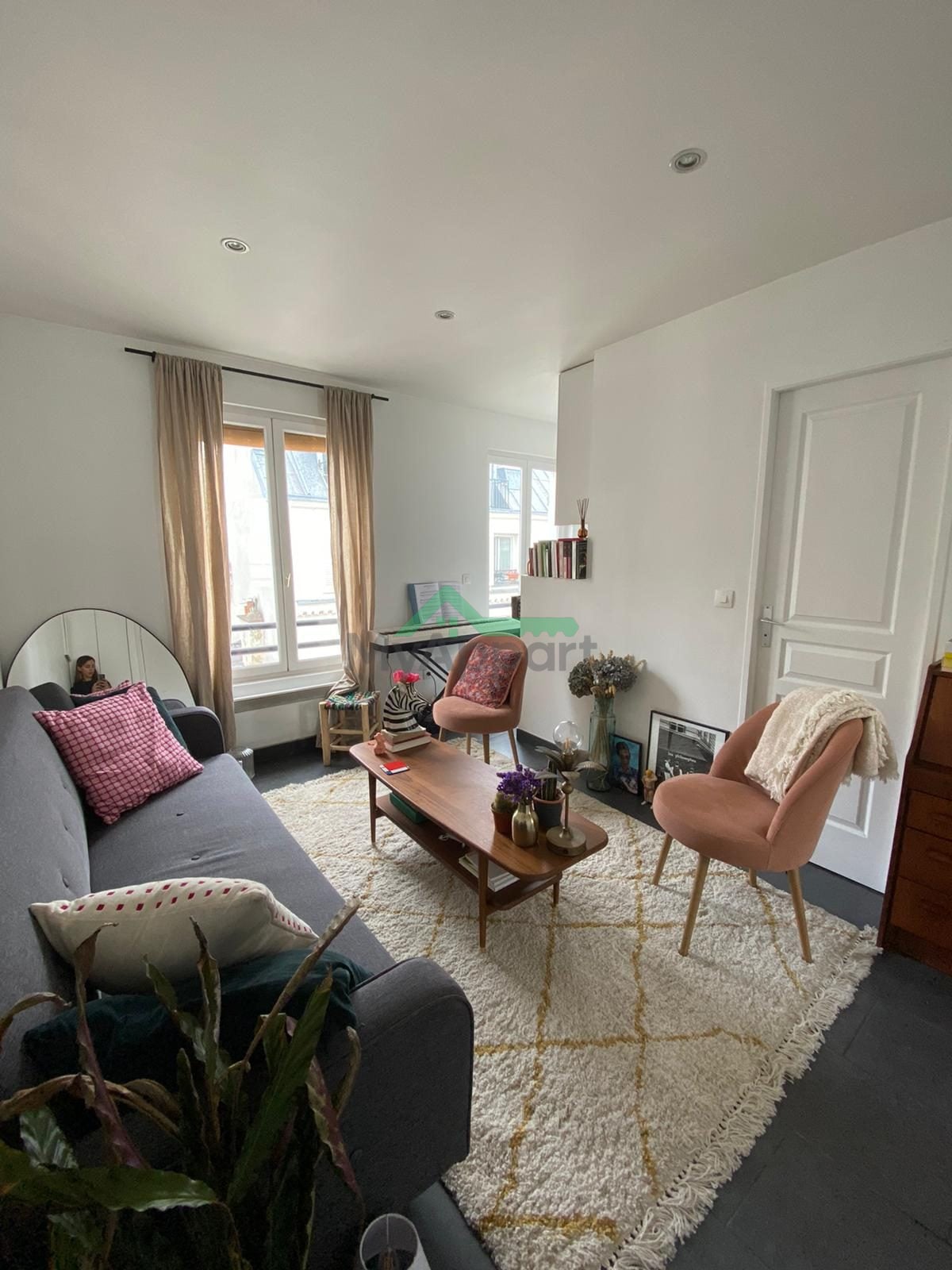 APPARTEMENT TRES LUMINEUX A MONTMARTRE — photo 1