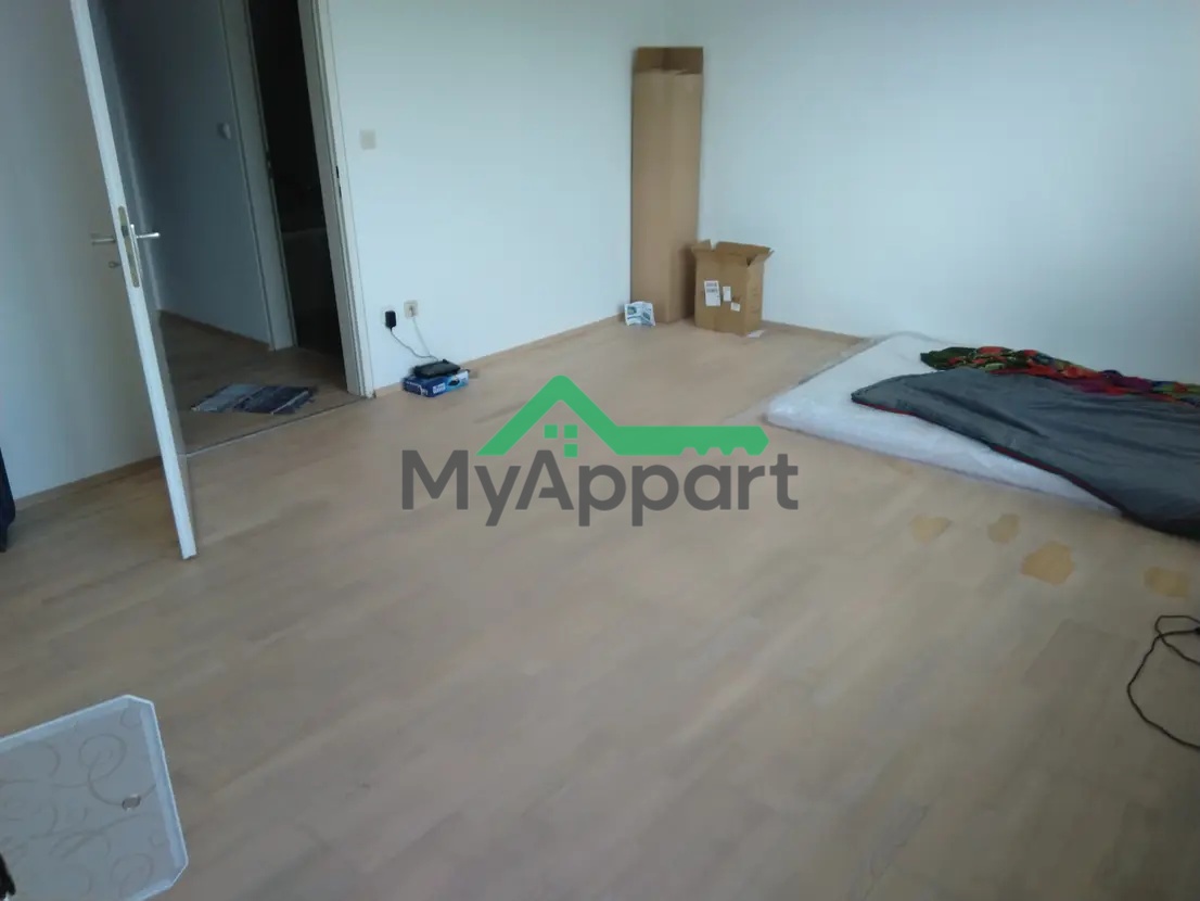 Studio lumineux avec balcon au dernier étage • 1 pièce • 35 m² – Paris 11e — photo 1
