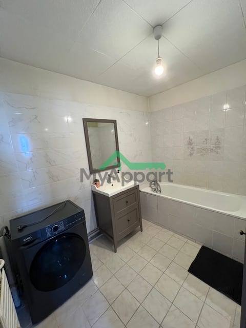 COLOCATION LUMINEUSE PRES DE CERGY PREFECTURE