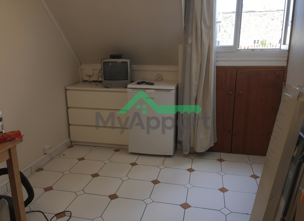 Studio : Chambre + coin cuisine + Salle d'eau, Paris 17e limite 16e , à 5 min de l'Étoile - Champs-Élysées