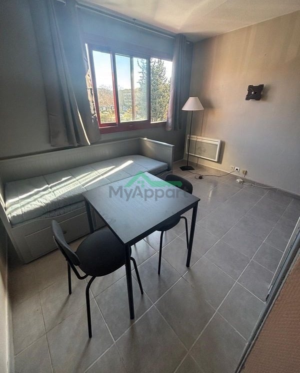 Location beau studio meuble avec parking