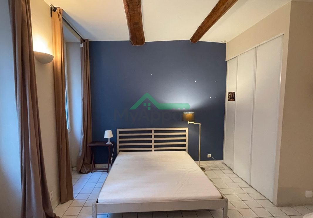 Particulier loue studio meublé quartier longchamp 26 m2