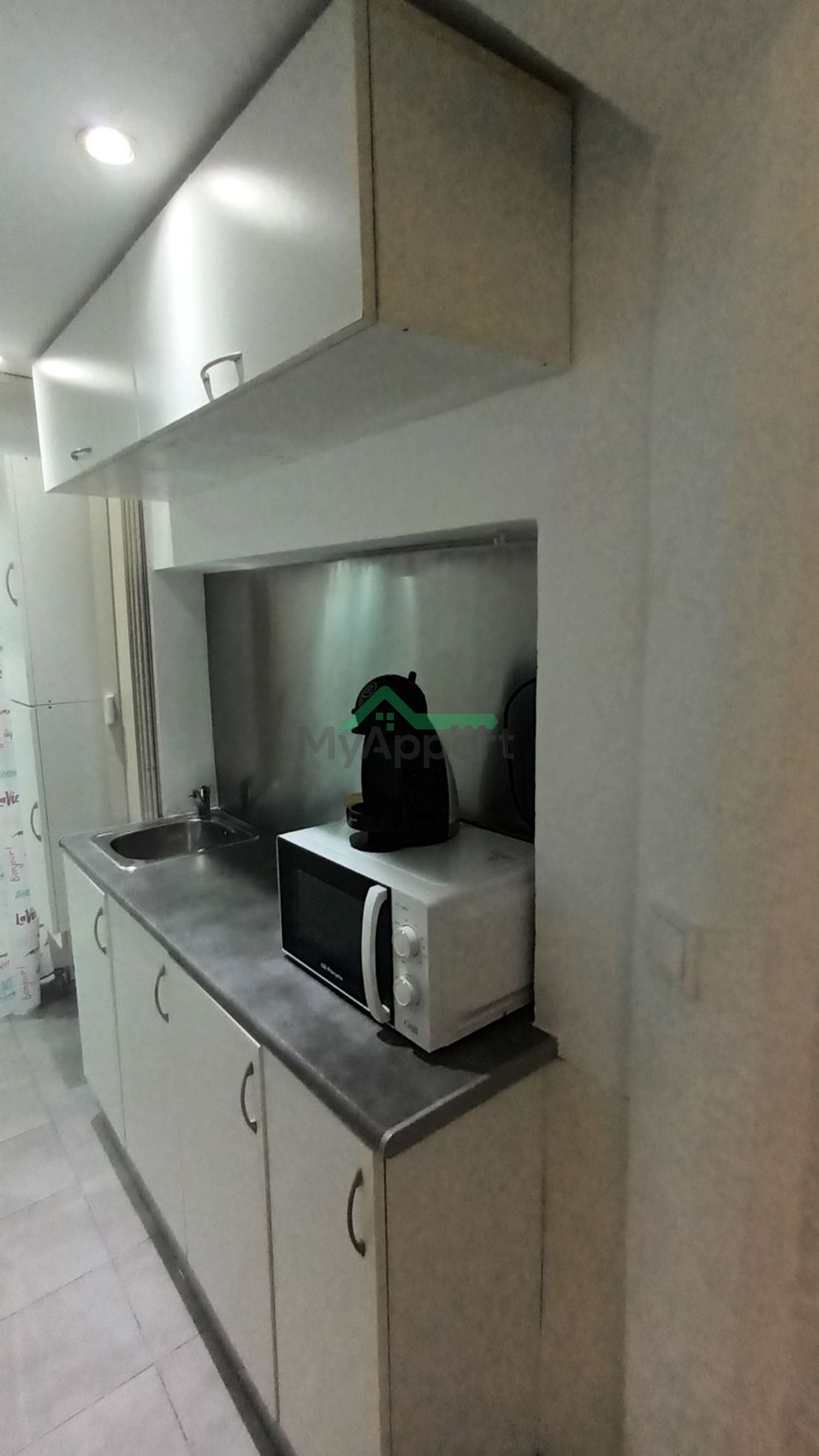Estudio reformado luminoso y amueblado — foto 2
