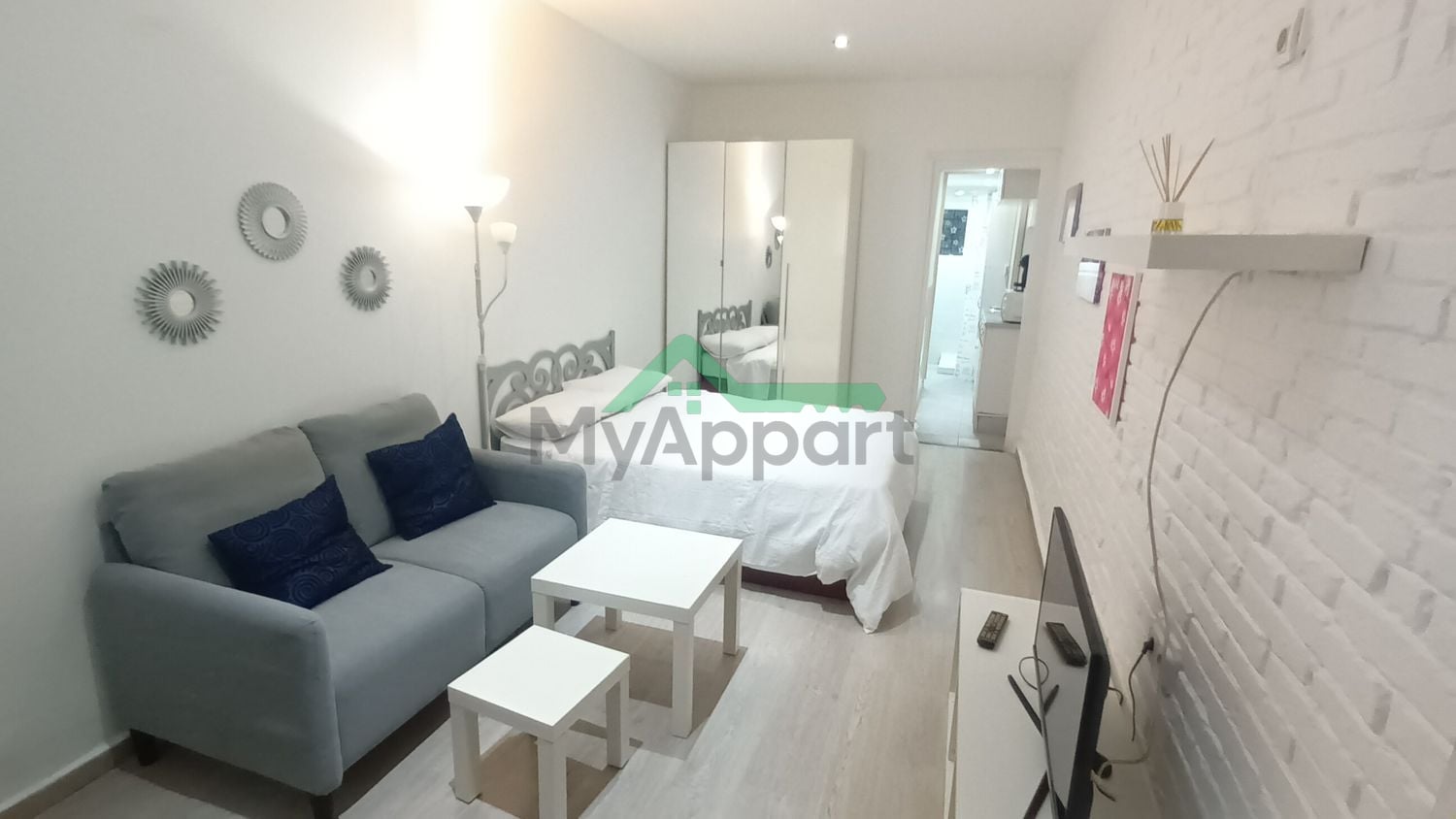 Estudio reformado luminoso y amueblado — foto 1