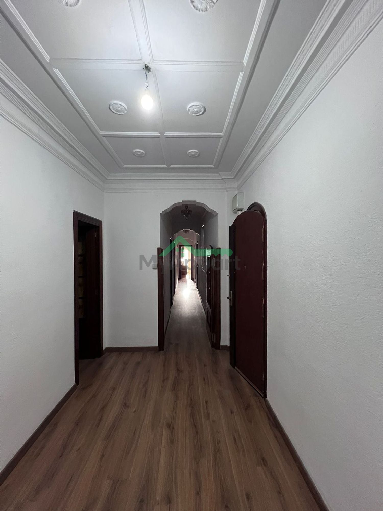 Piso luminoso con balcón y 5 habitaciones — foto 2
