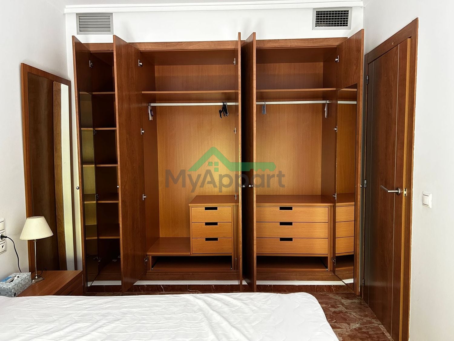 Piso meublé balcón aire acondicionado — foto 5