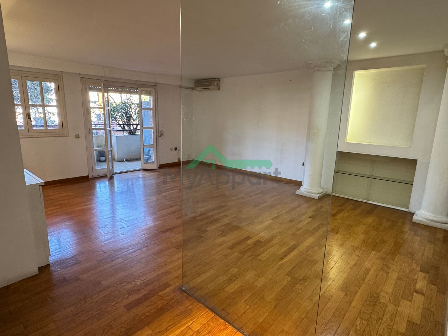 Piso luminoso con balcón y vistas — foto 1