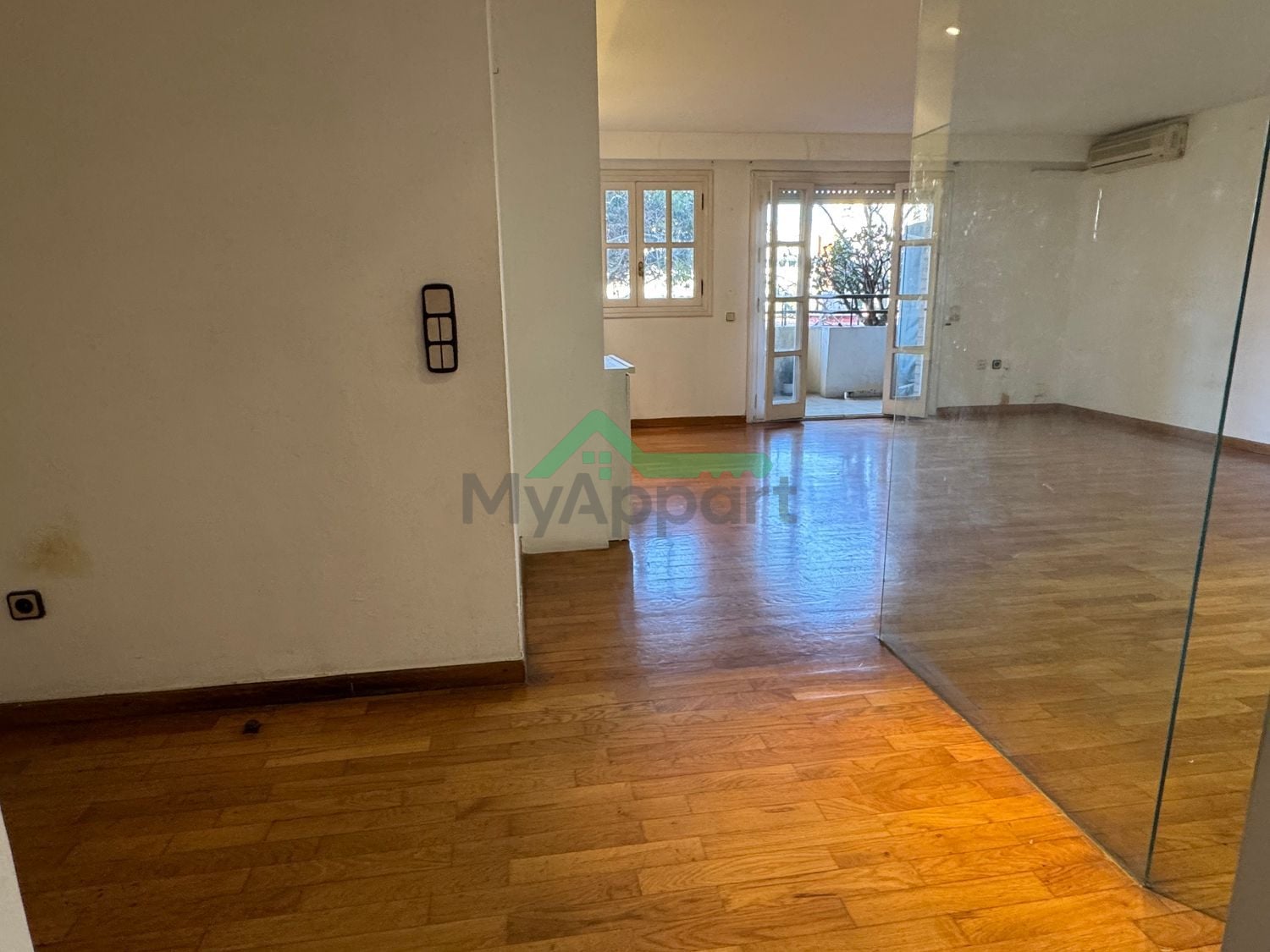 Piso luminoso con balcón y vistas — foto 11