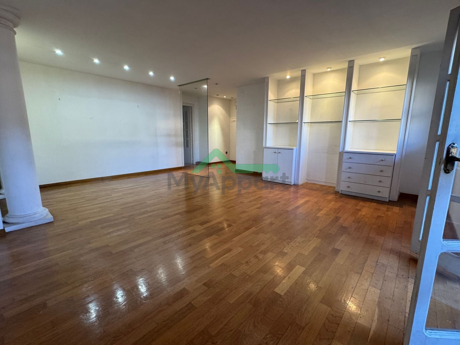 Piso luminoso con balcón y vistas — foto 12