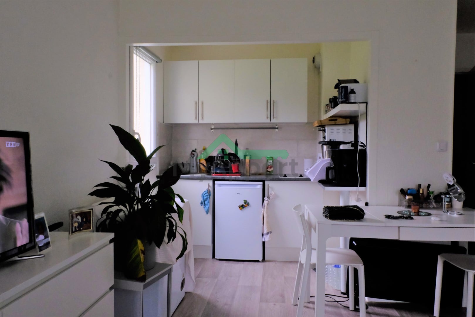 Studio meublé avec balcon — photo 4