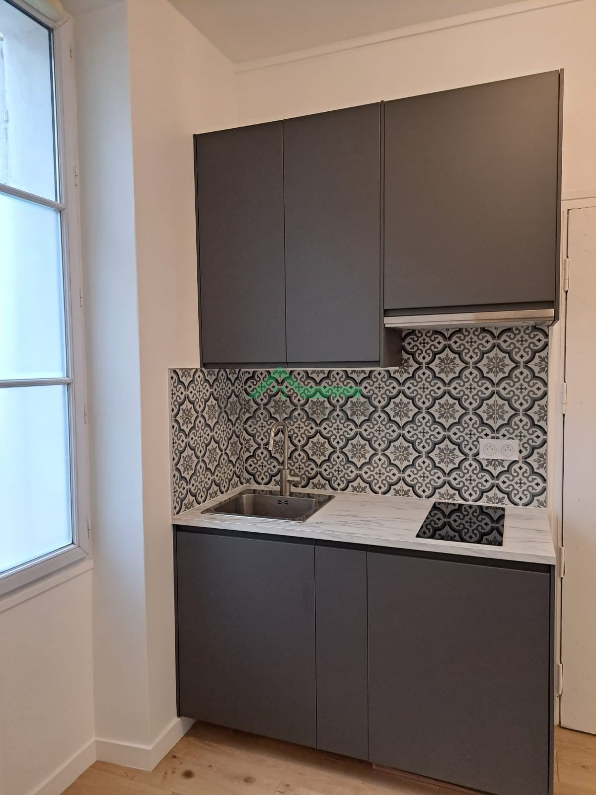 Appartement 2 pièces rénové cuisine équipée à Paris