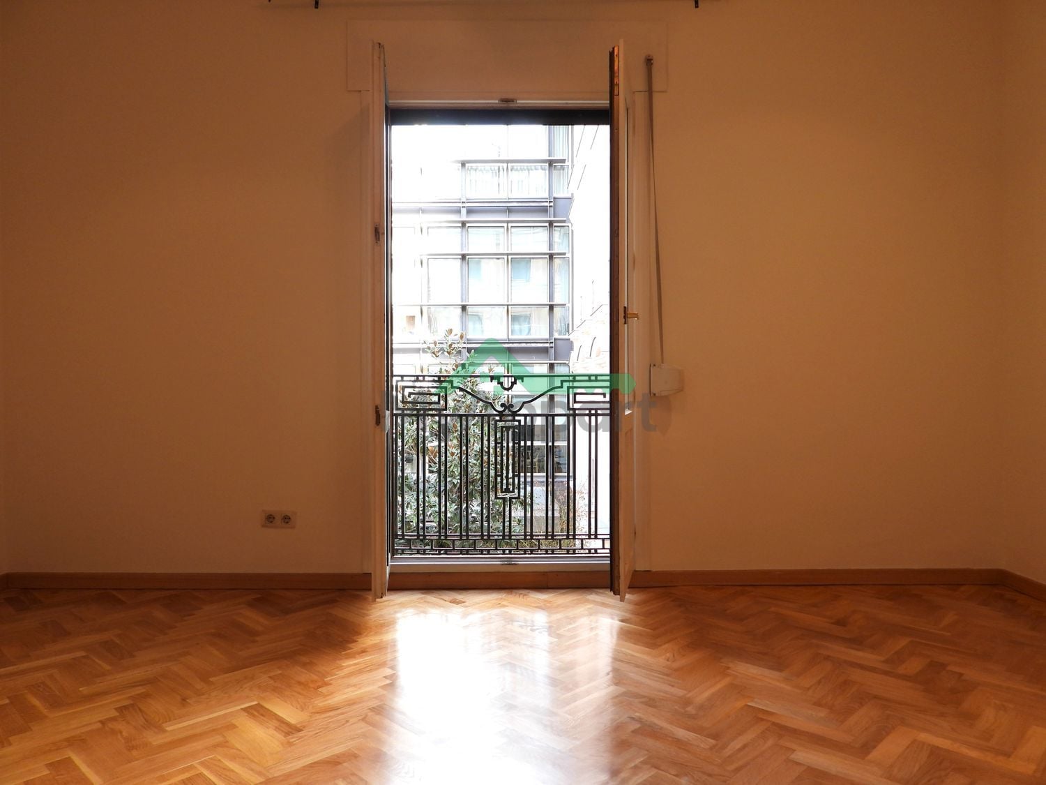 Piso luminoso con balcón y cocina equipada — foto 7
