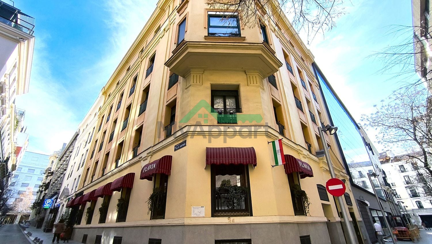 Piso luminoso con balcón y cocina equipada — foto 1