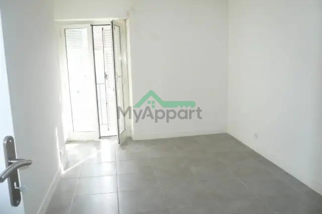Appartement 3 pièces balcon étage élevé — photo 2