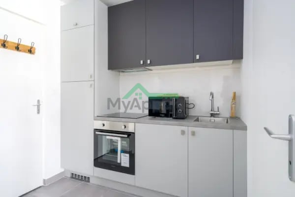 Superbe studio refait à neuf au 3 ème étage avec ascenseur. — photo 6