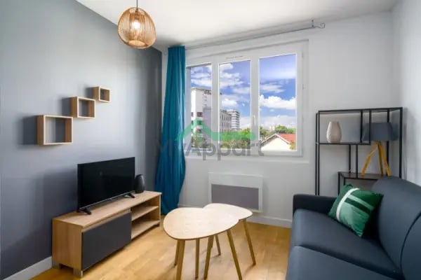 Superbe studio refait à neuf au 3 ème étage avec ascenseur. — photo 1