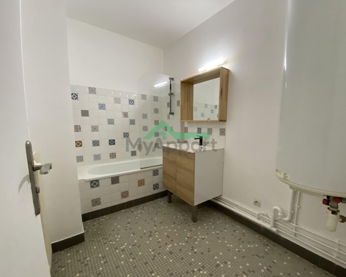 Appartement lumineux avec balcon parking — photo 3