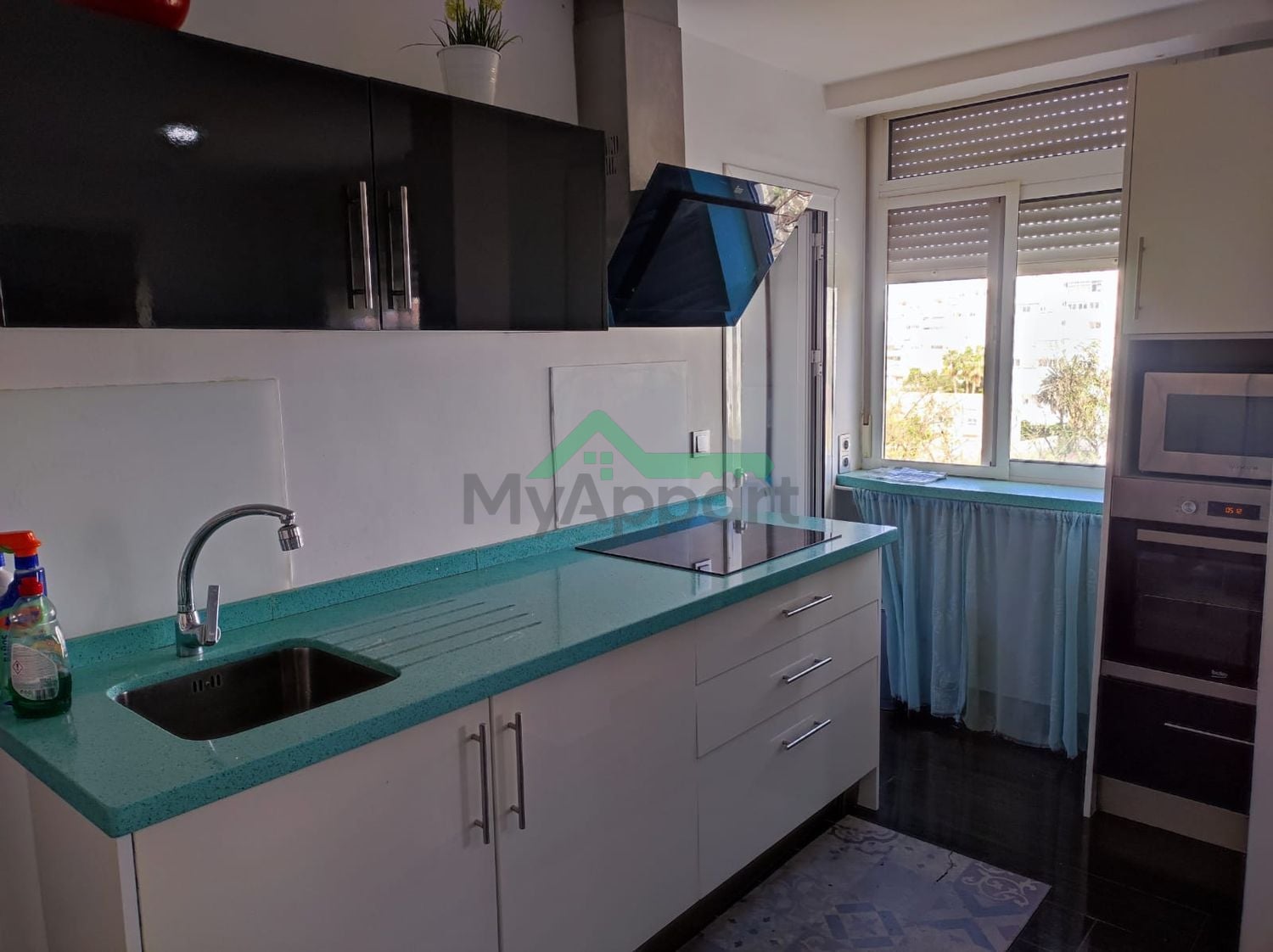 Piso luminoso cocina equipada aire acondicionado — foto 9