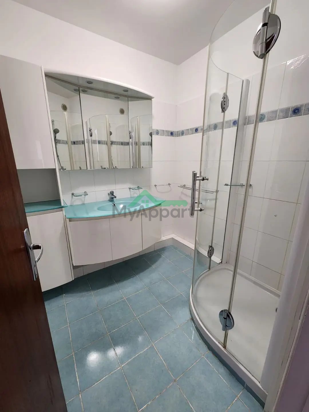 Appartement meublé balcon parking Toulon — photo 4