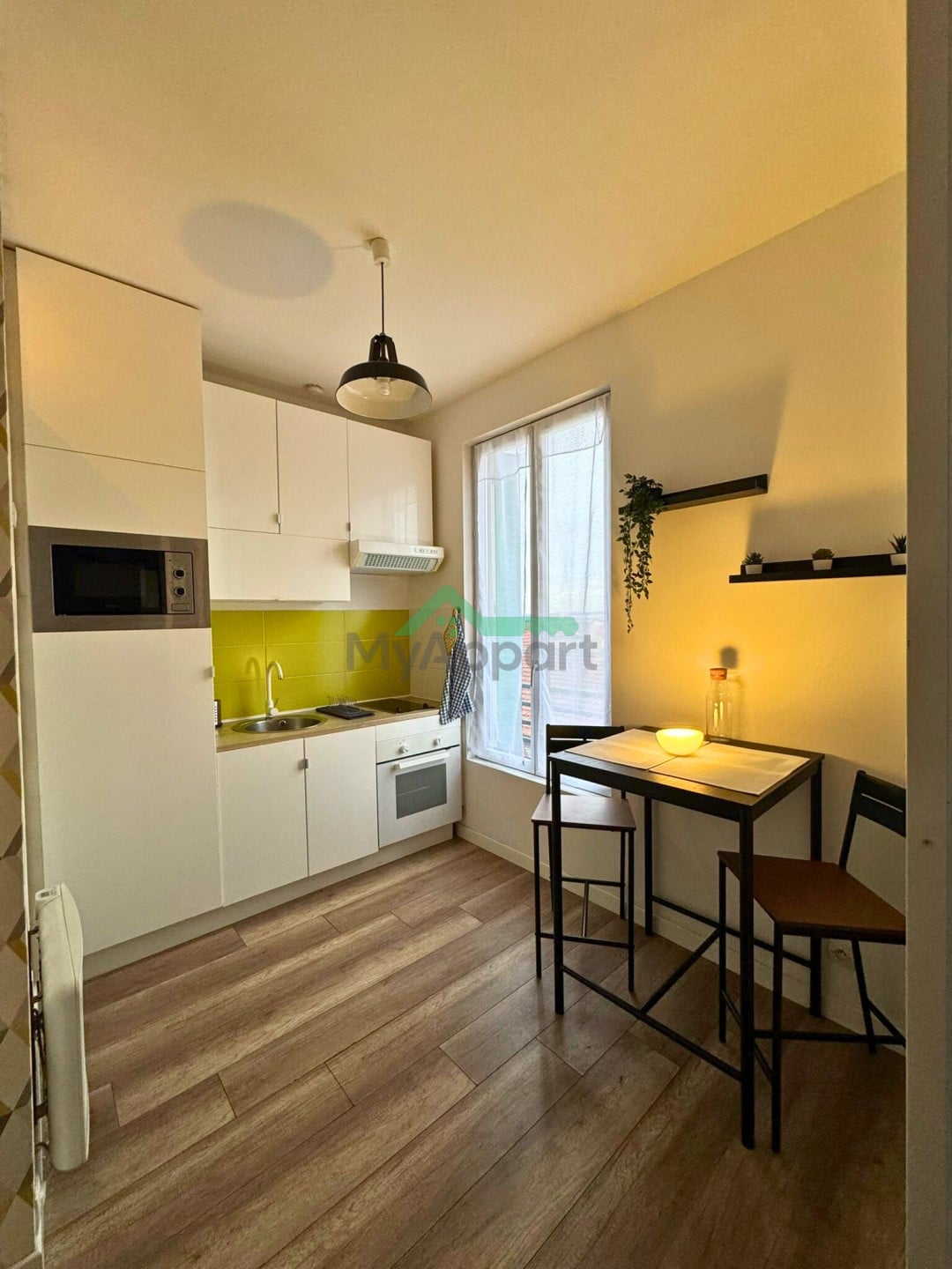 Studio lumineux cuisine équipée meublé — photo 2