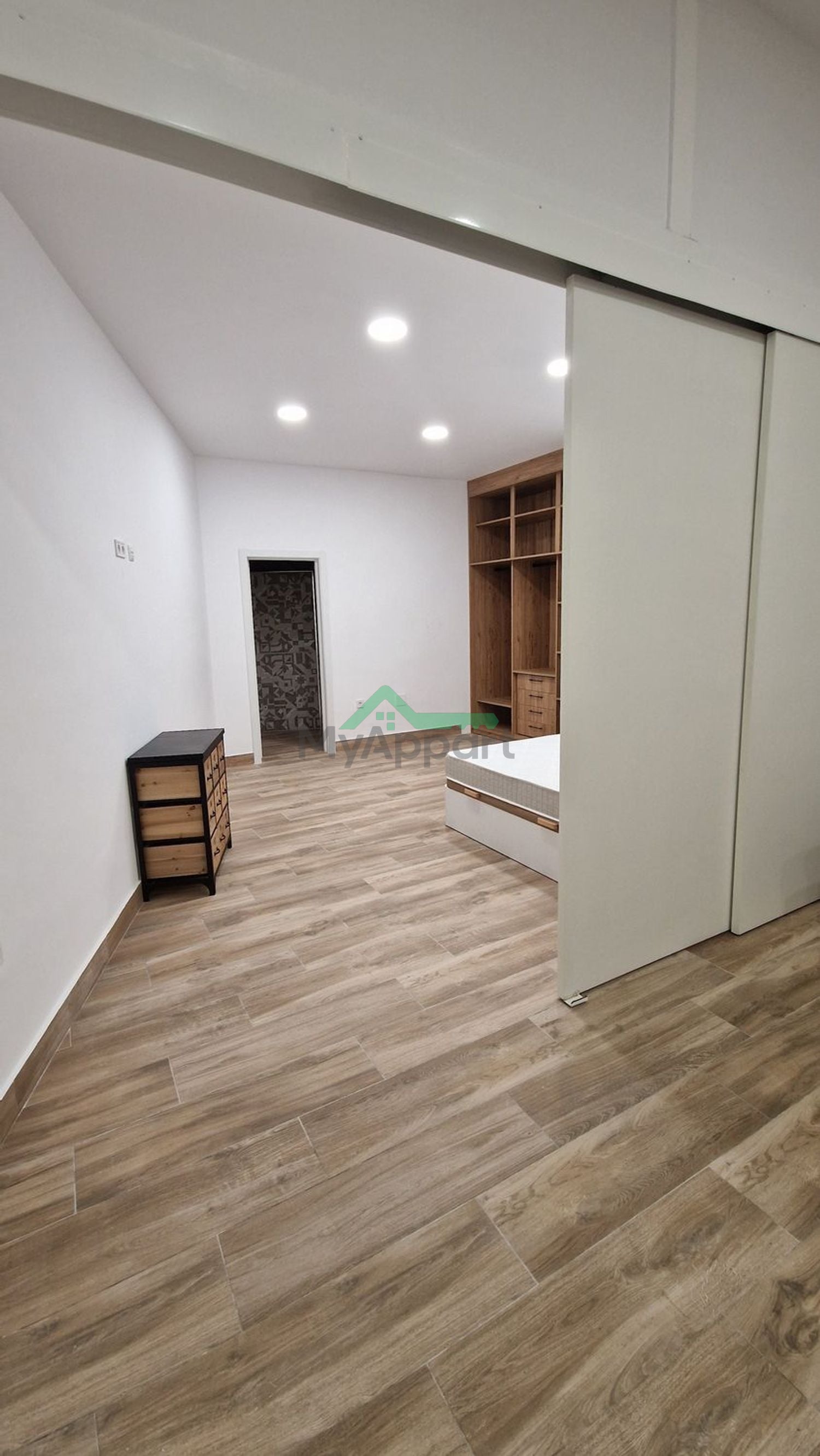 Estudio luminoso a estrenar cocina equipada — foto 5