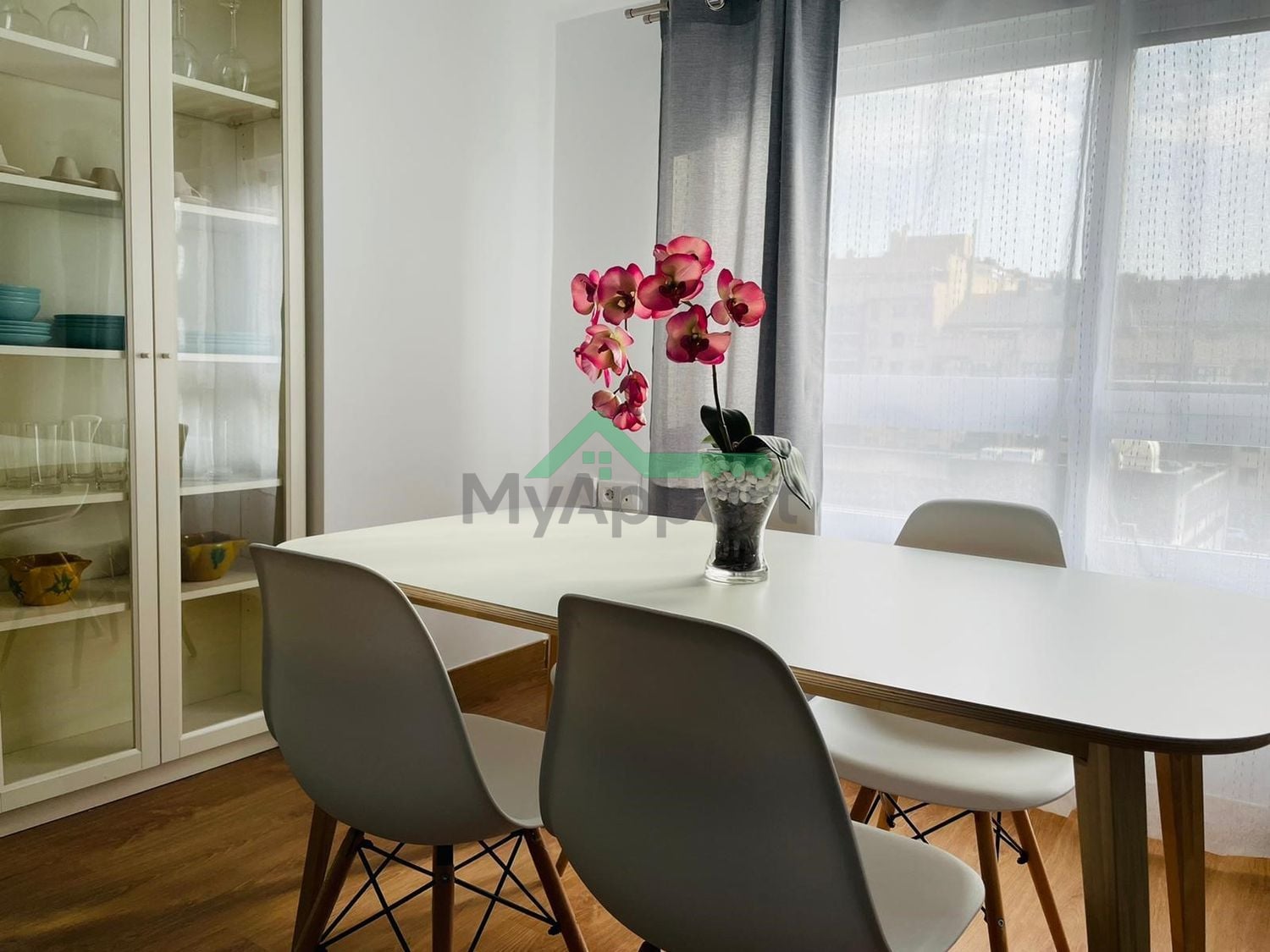 Piso amueblado y reformado con garaje — foto 4
