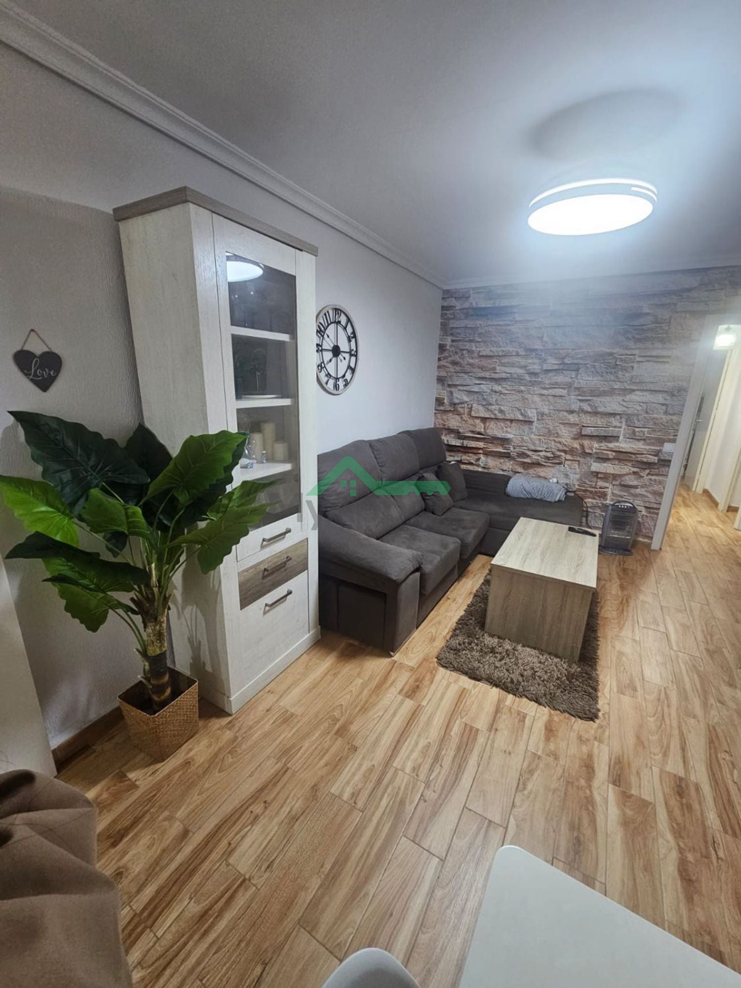 Piso reformado luminoso amueblado con terraza — foto 1