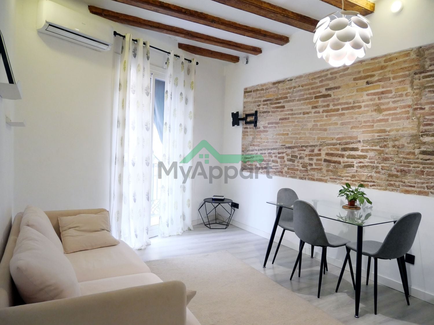 Piso reformado con balcón — foto 2