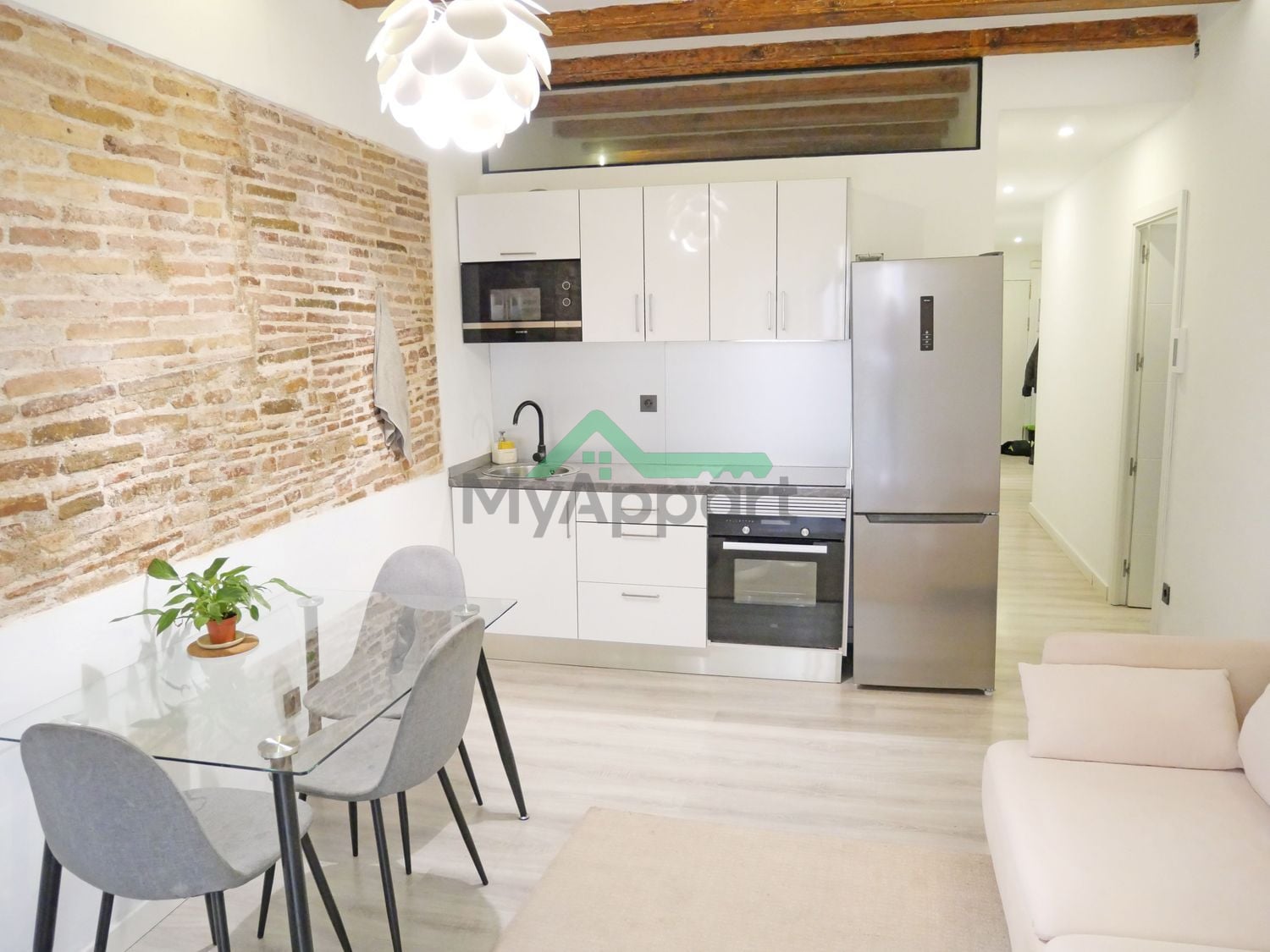 Piso reformado con balcón — foto 1