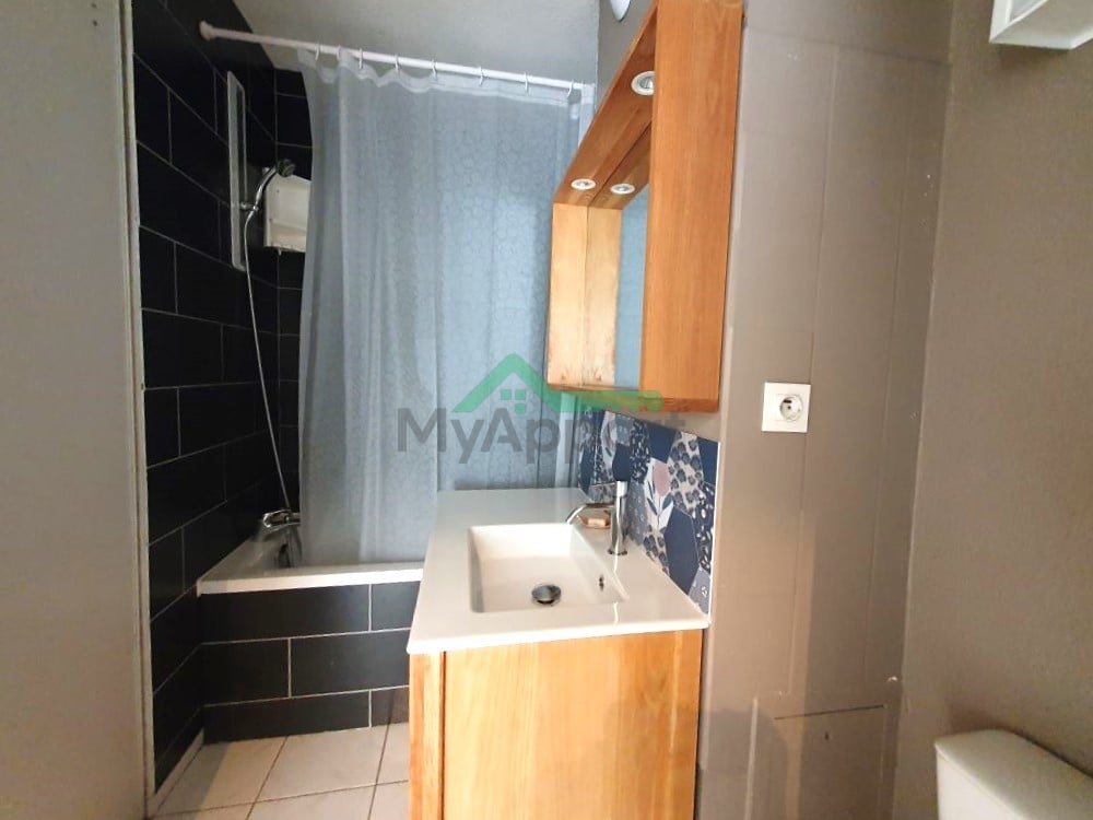 À TALENCE               À louer            Appartement                    2 pièces                    42 m2 — photo 5