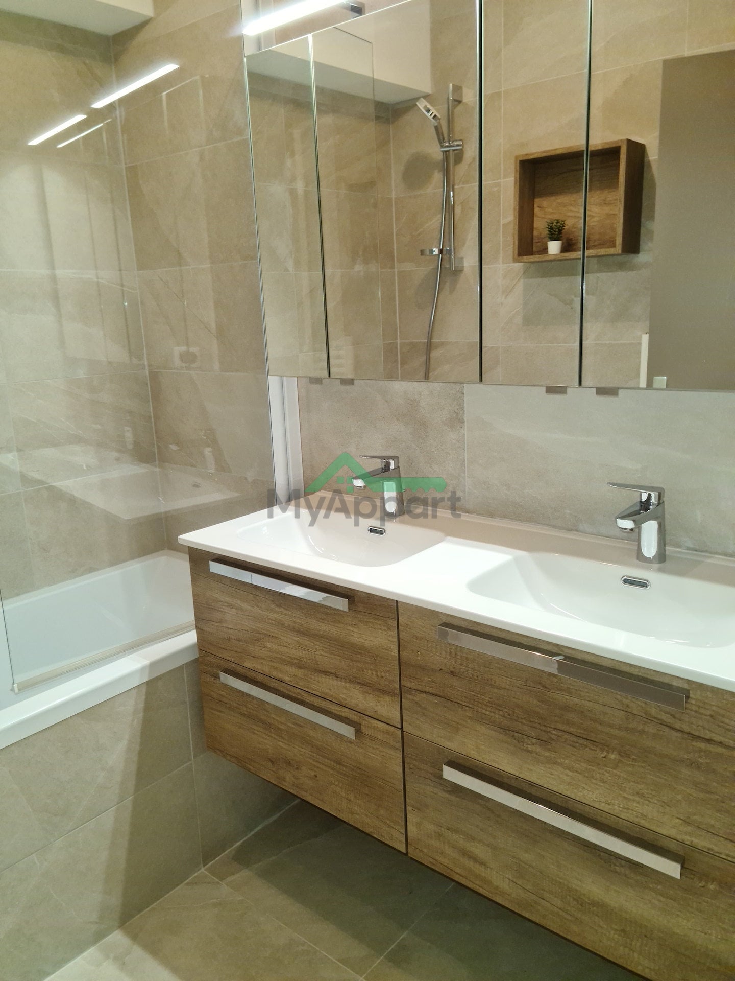 Appartement meublé 4 pièces 85 m², Villeurbanne - 1 530 €