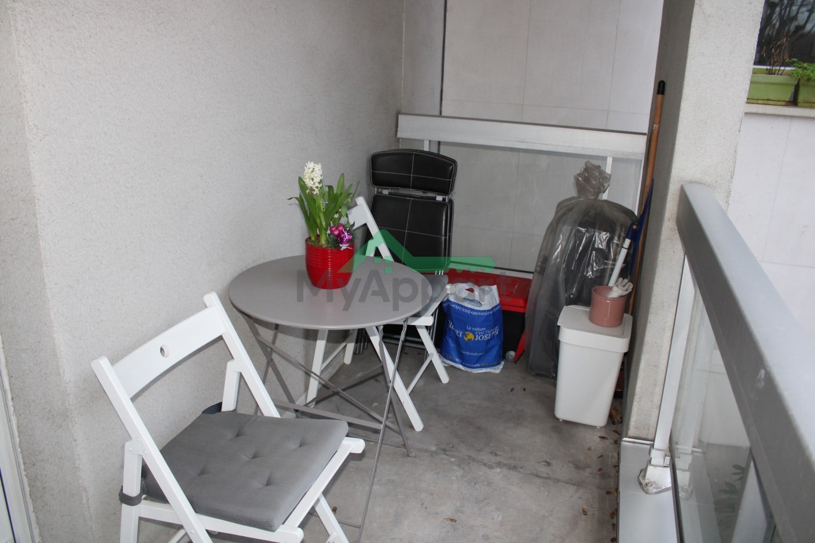 Studio meublé avec balcon — photo 2