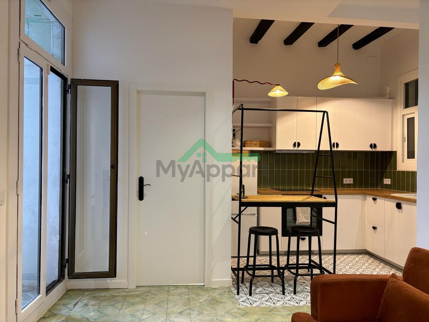 Piso amueblado con balcón — foto 2
