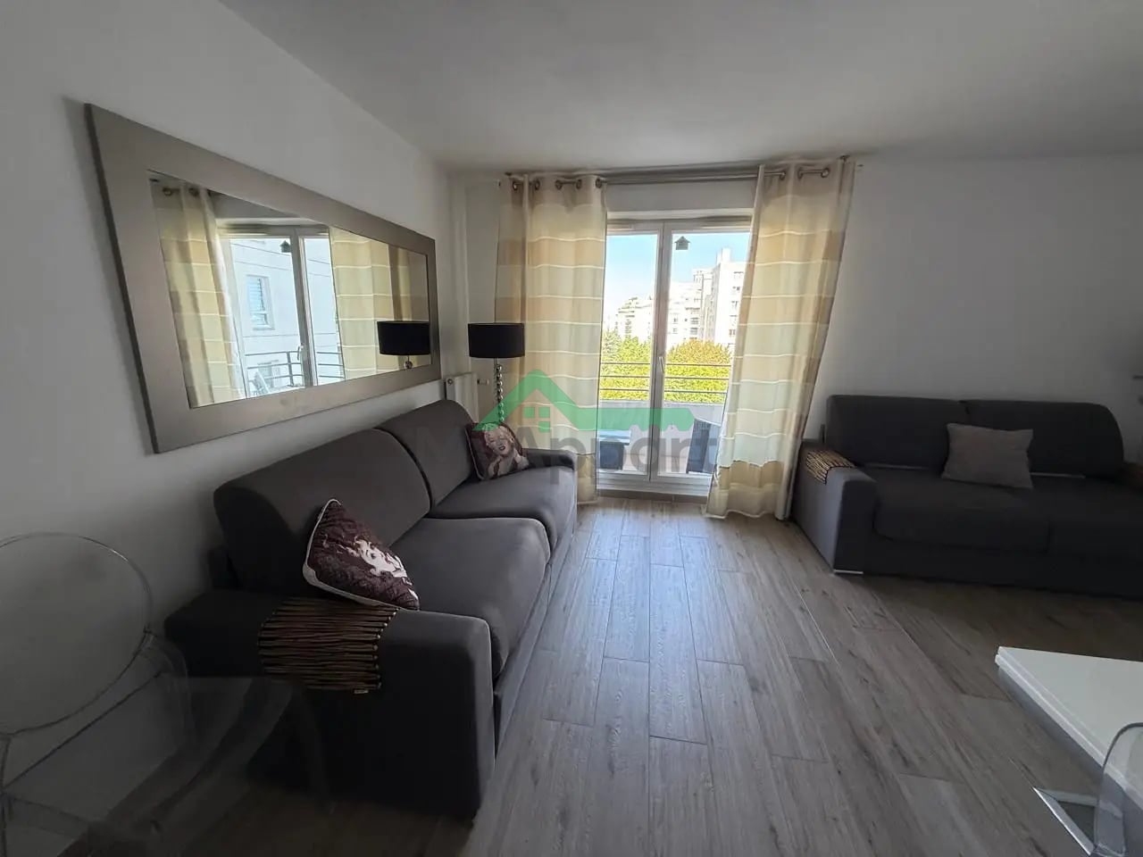 Appartement lumineux balcon cuisine équipée — photo 1