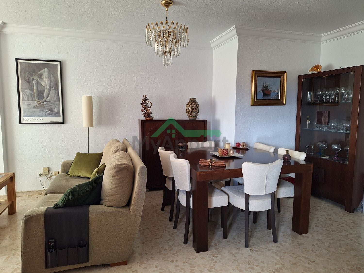 Piso con piscina jardín y parking — foto 9