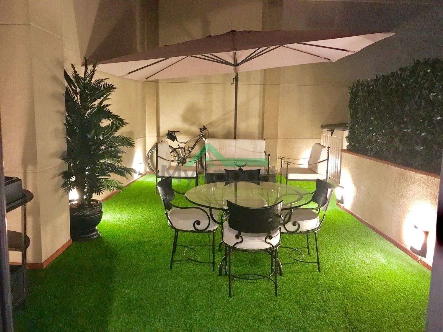 Piso reformado con terraza amueblada — foto 1