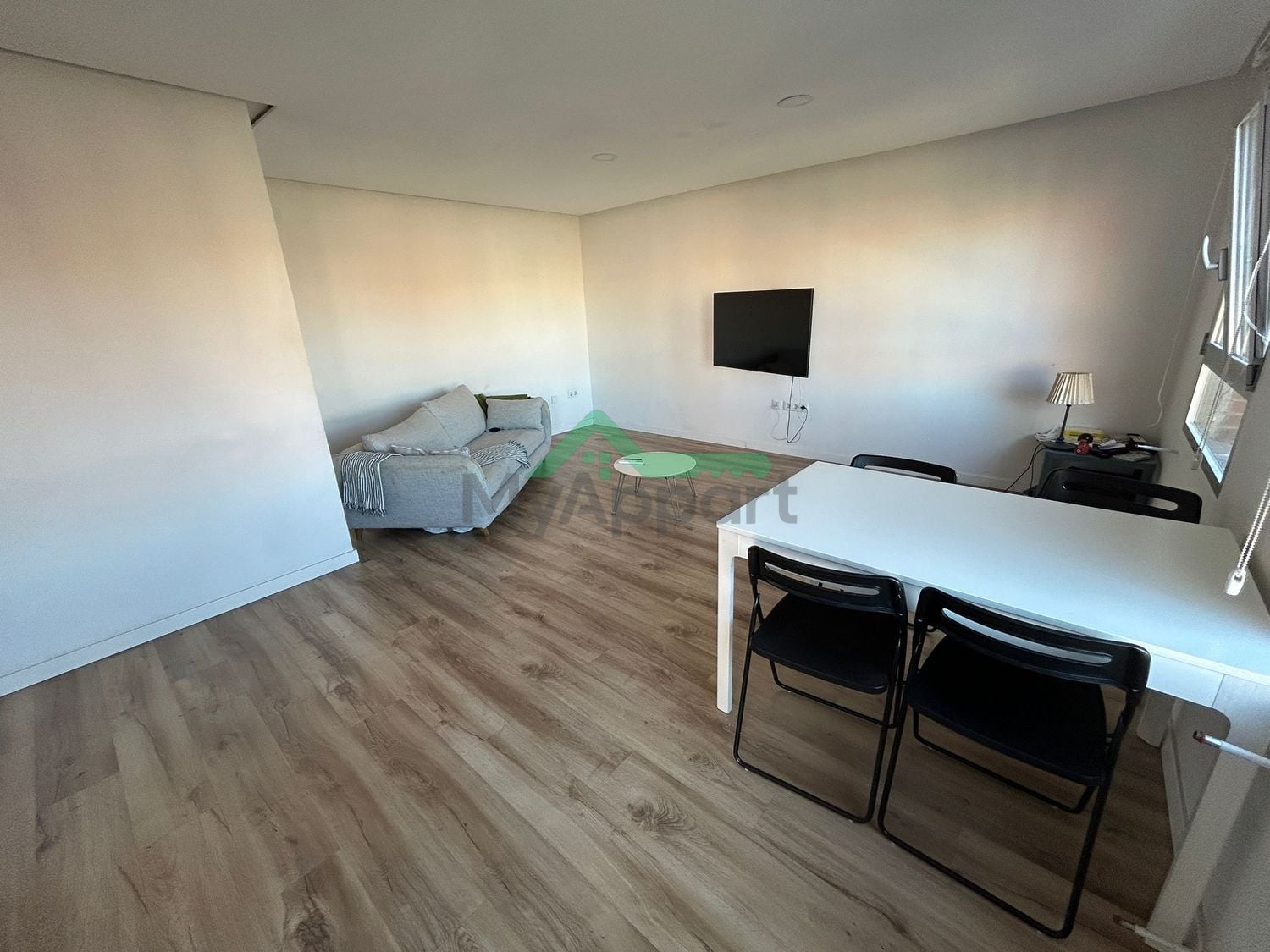 Piso reformado con balcones — foto 3