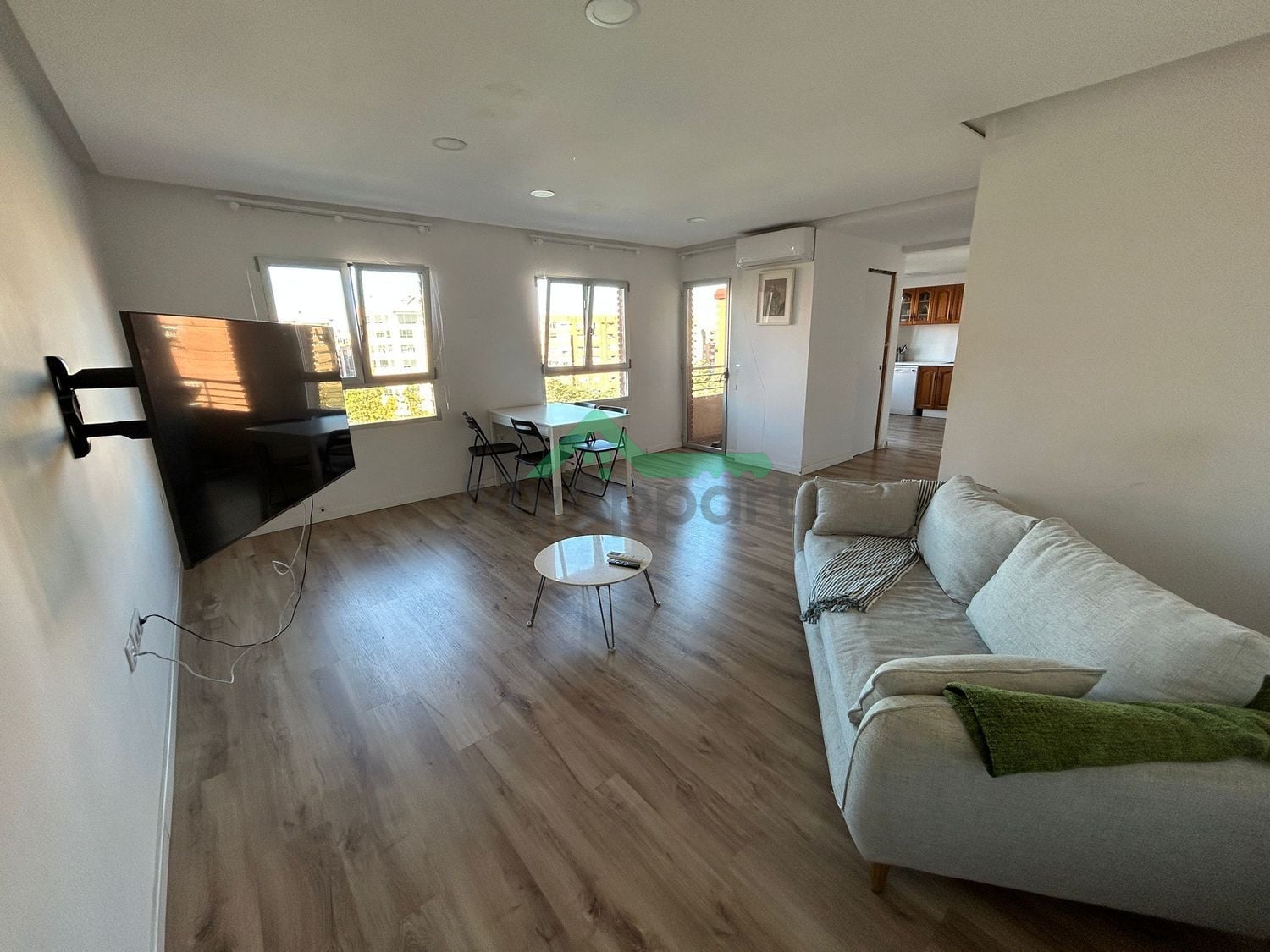 Piso reformado con balcones — foto 7