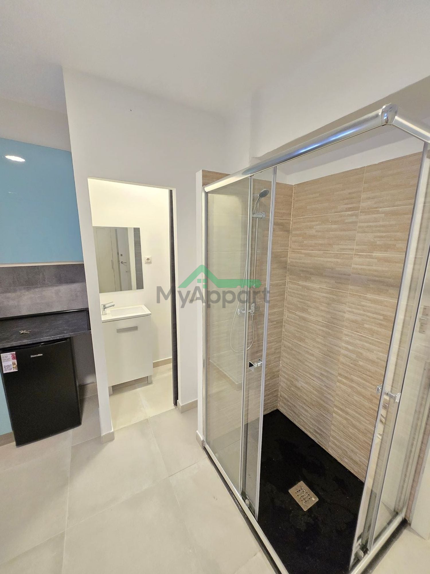 Estudio recién renovado amueblado — foto 2