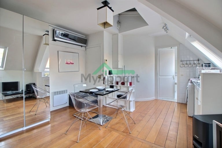 Location Studio 20,57 m² Paris 1er - Palais Royal - Rue De Rivoli — photo 1