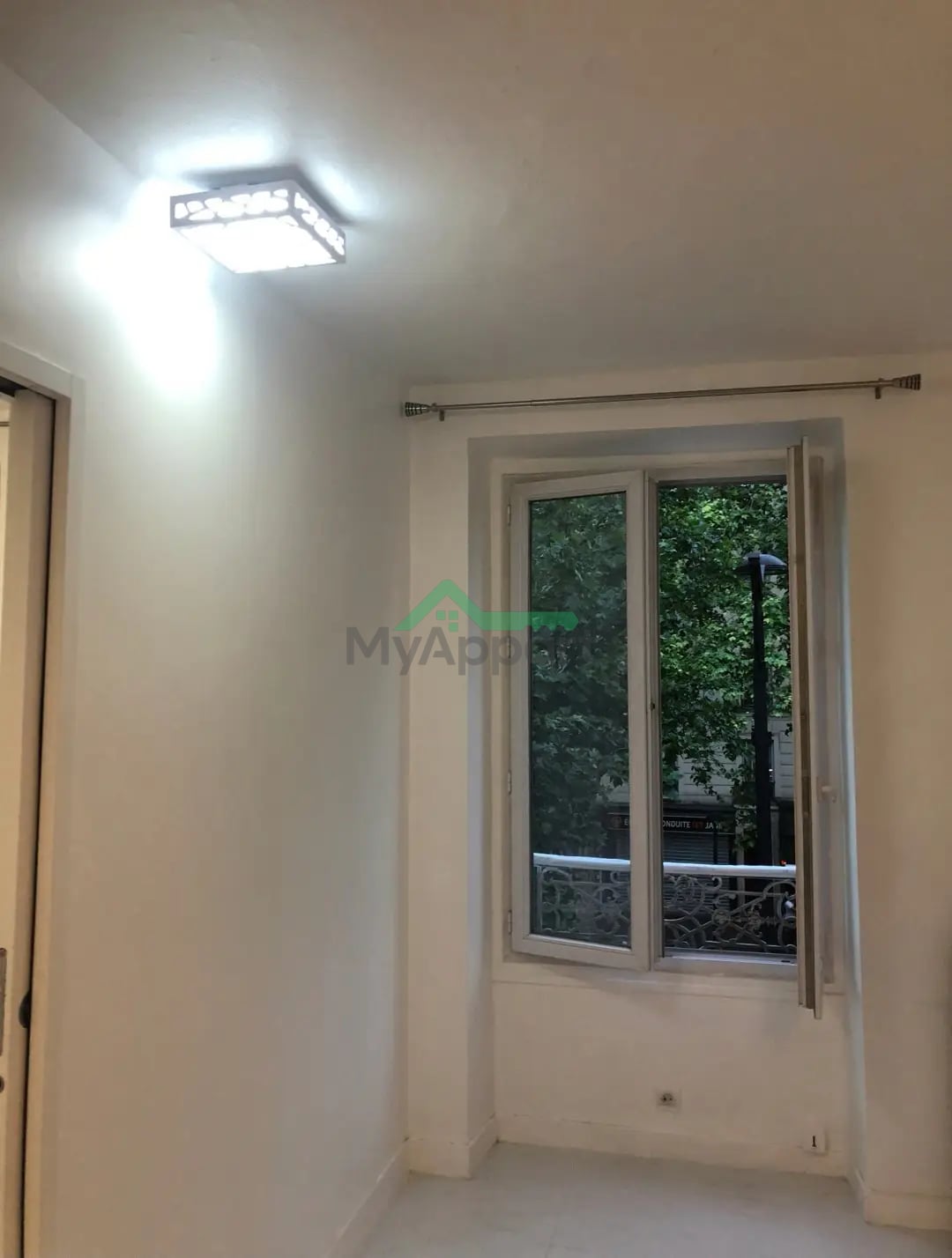 Studio meublé Paris 2ème étage — photo 7