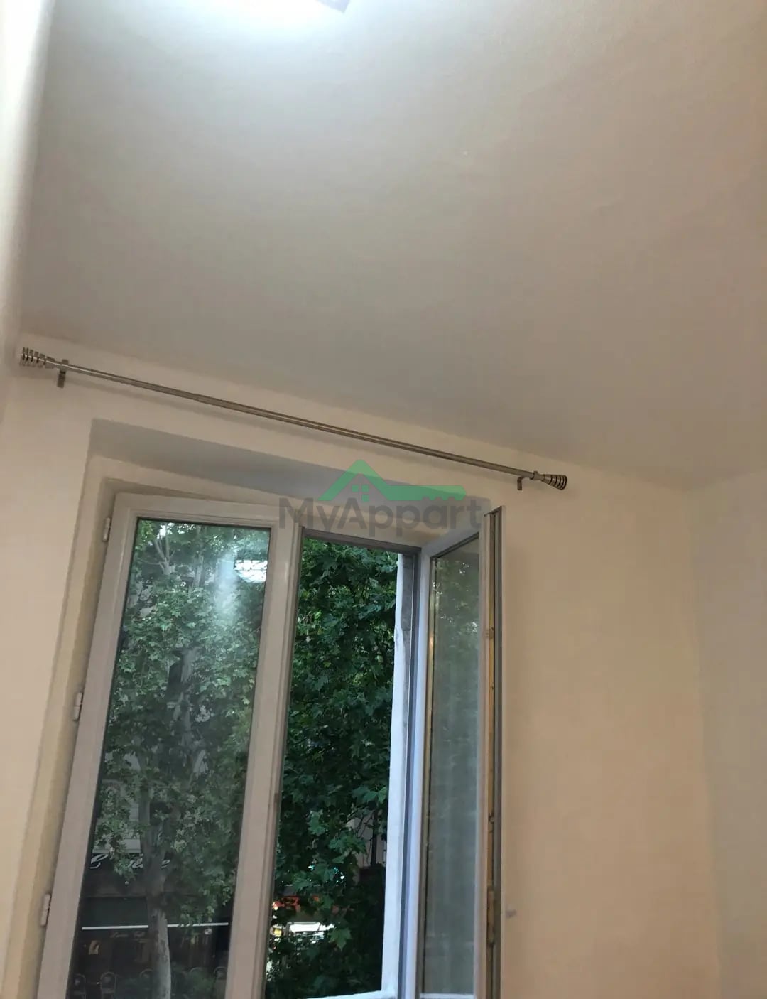 Studio meublé Paris 2ème étage — photo 11